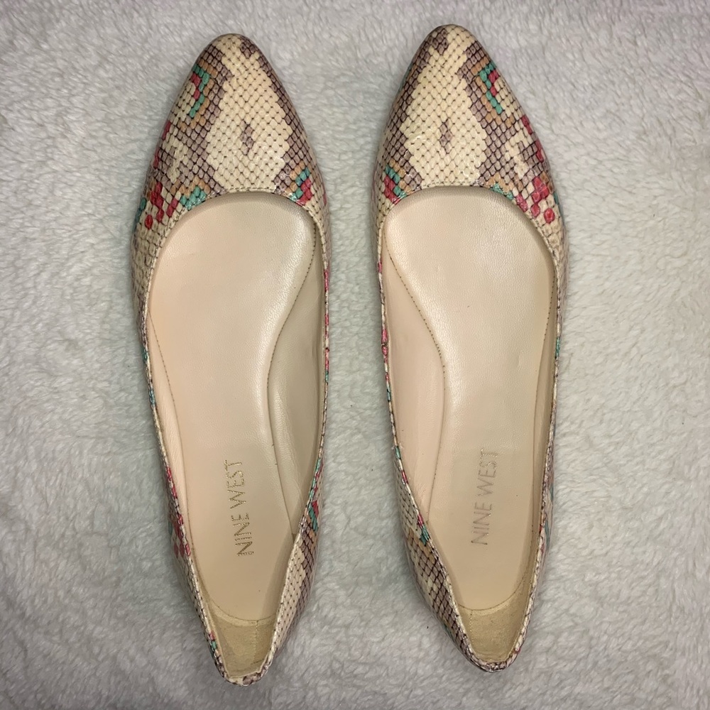 NINE WEST Snakeskin Pointy Flats